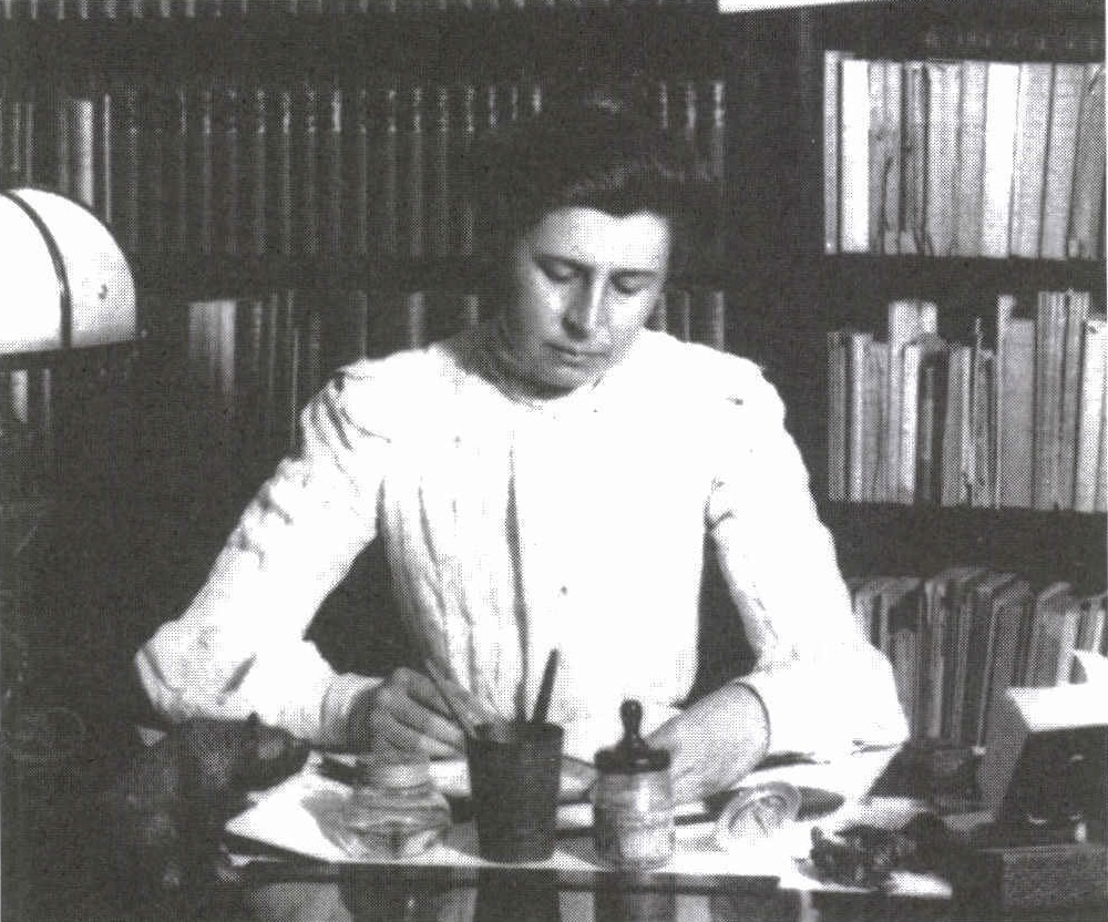 Black and white photo of journalist Ida M. Tarbell, a member of the League's first Council